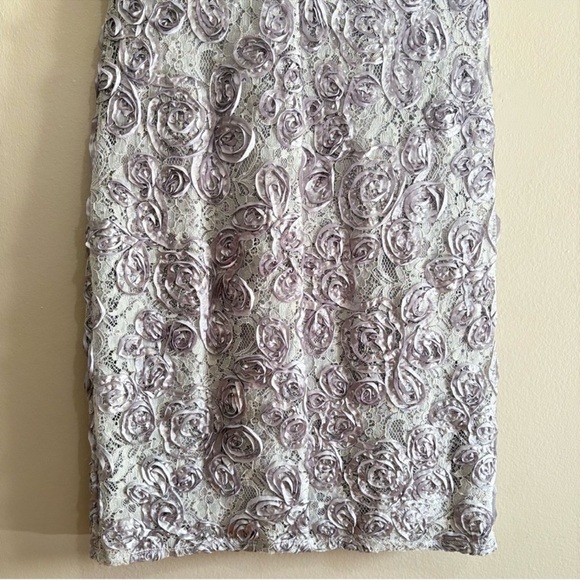 Onyx Sleeveless Sheath Silver Grey Dress w Textured Rosettes & Lace - Picture 9 of 10